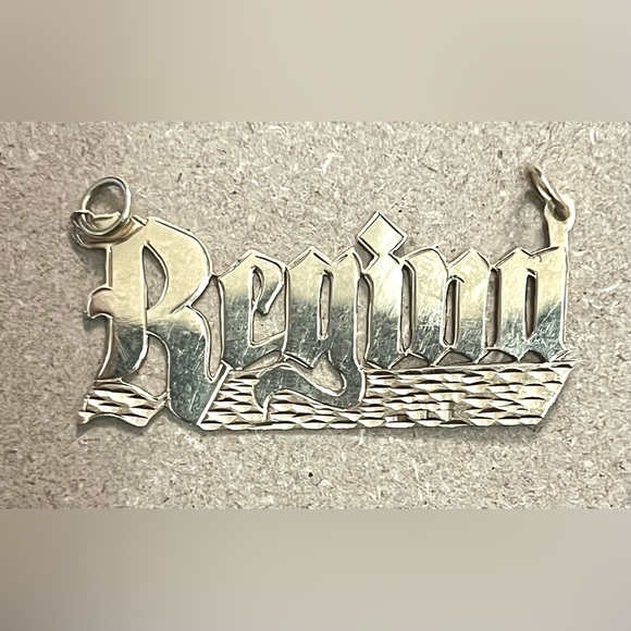 14K Yellow real solid Gold Personalized Regina Name Pendant  4.3 grams - Picture 2 of 9
